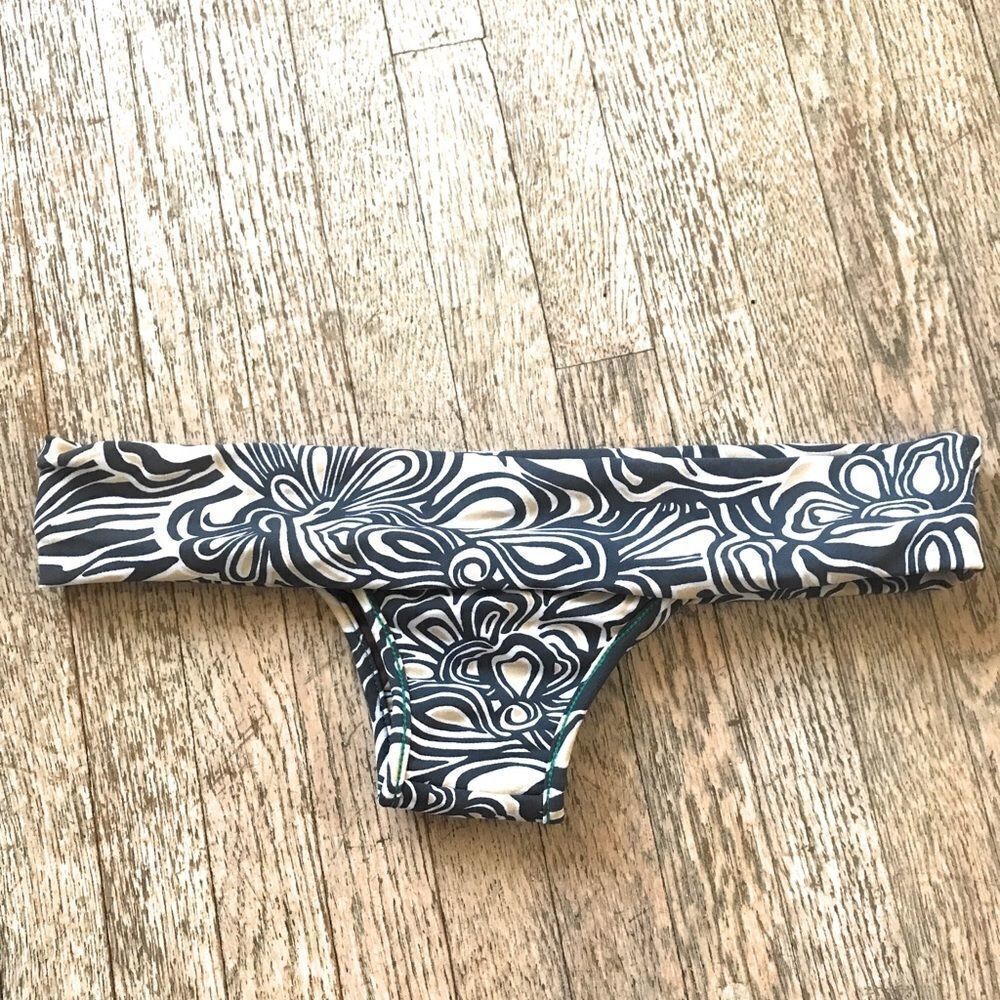 Designer Reversible Bikini Bottom - Picture 5 of 5